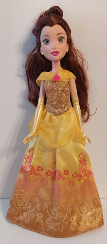 Muñeca Princesa Bella Disney. Hasbro