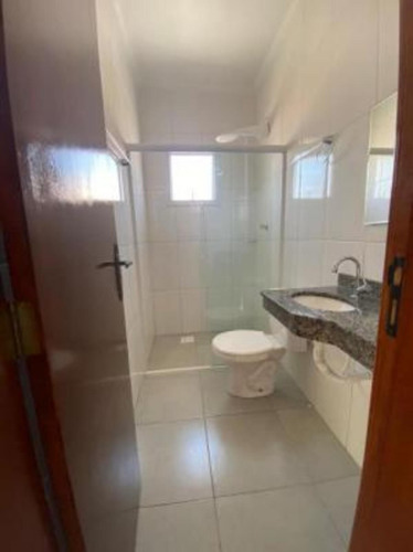 Imagem 7 de 11 de Casa Sobreposta Perto Da Praia Bem Localizada! Aceita Financiamento Bancário!