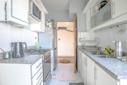 Departamento En Flores - 4 Ambientes - Frente - Balcon - Impecable