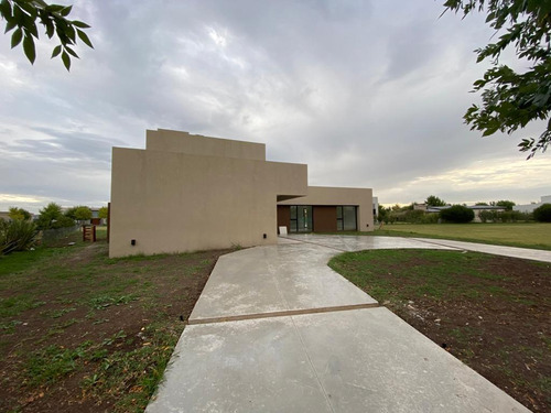 Casa 4 Amb C/ 2 Cocheras Y Pileta - Terravista