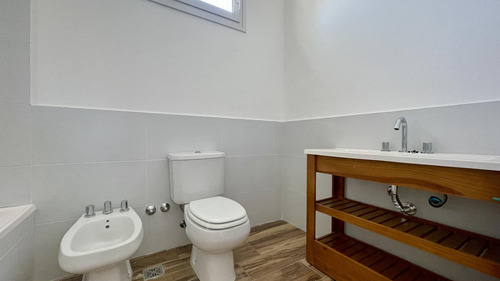 Casa En Naudir En Venta - A Estrenar - Lote Con Fondo Al Verde
