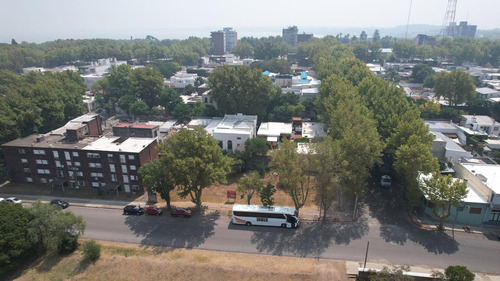 Excelente Terreno A Pasos Del Barrio Histórico De Colonia.