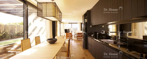 Moderna Casa De Lujo Con Piscina Y Vista Al Mar