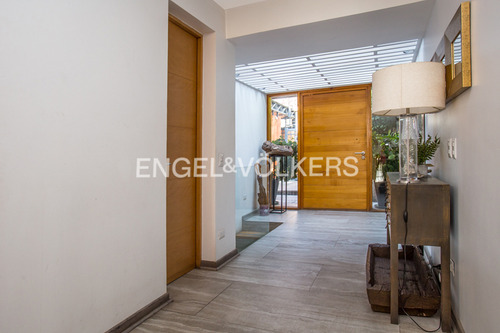 Casa En Venta San Carlos De Apoquindo / Paseo Los Domínicos