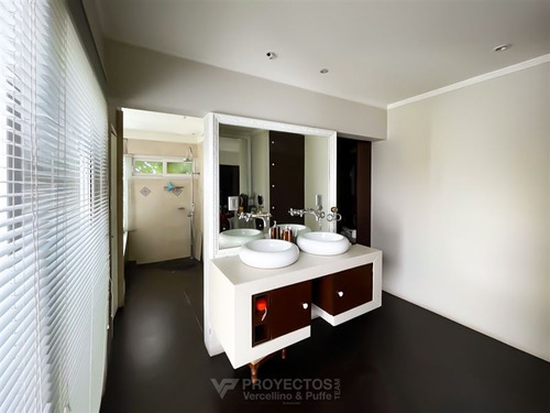 Casa En Venta De 6 Dorm. En Curicó
