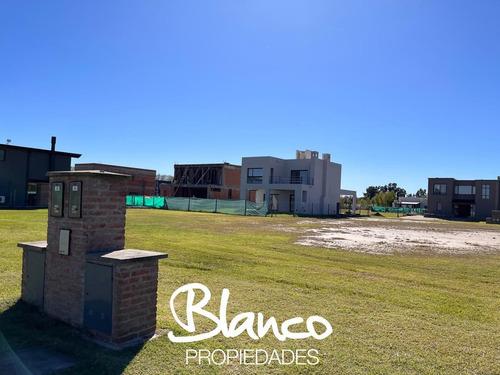 Imagen 3 de 10 de Oportunidad! Lote Listo Para Construir Con Amarra En El Barrio Vila Marina Ii - Villanueva