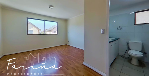 Arriendo Casa 3d, 4 Baños Y Servicio - Portones De Chicureo