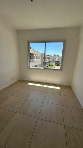 Depto 2 Ambientes Con Terraza Propia. Las Lomas, Beccar