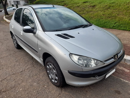 Imagem 3 de 13 de Peugeot 206 1.4 2004