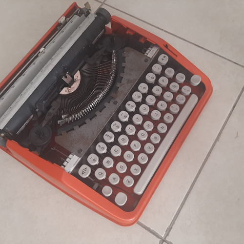 Maquina De Escribir Para Decoración Olivetti Vintage 