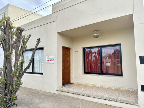 Venta Casa En Roque Perez, 3 Ambientes Con Patio