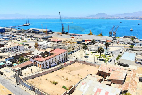 Se Vende Terreno Frente Al Puerto De Coquimbo.