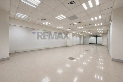 Local Comercial 1.002 M² Paseo Huérfanos