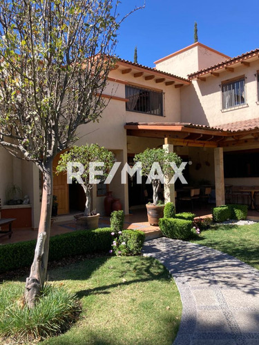 Casa En Venta En Condominio Jurica
