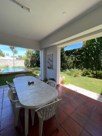 Casa 6 Ambientes - San Nicolas 1339 - Castelar Norte