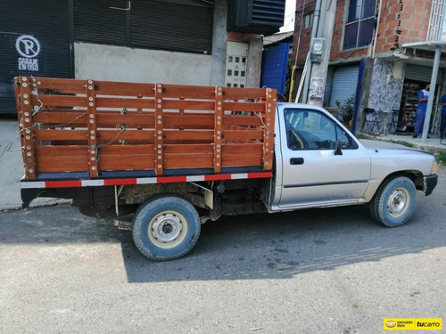 Toyota Hilux Mt 2400cc 4x2
