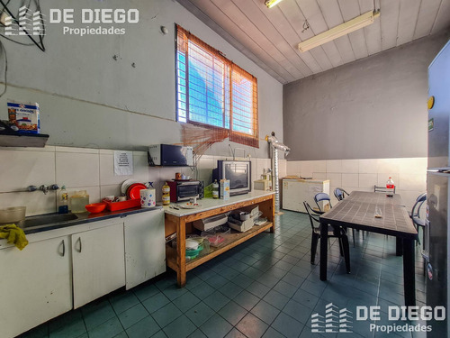 Venta Con Renta Deposito Con Oficinas, Ideal Laboratorio Habilitable Anmat Martinez