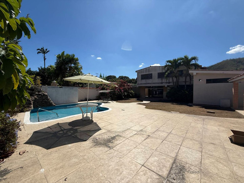 En Venta Casa En Guaparo Calle Cerrada En Valencia