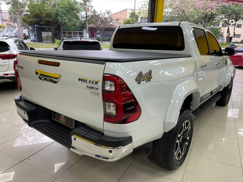 Toyota Hilux 2.8 D-4D TURBO DIESEL CD SRX PLUS 4X4 AUTOMÁTICO