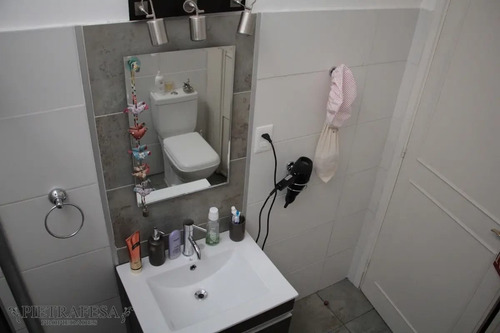 Imagen 14 de 15 de Casa En Venta - 2 Dormitorios, 1 Baño, Azotea Con Parrillero - Mariano Moreno - La Blanqueada