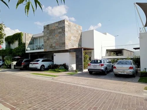Casa En Venta En Pontevedra, Irapuato, Gto.