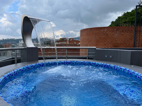 Se Vende Ph En La Urb. Lomas De La Alameda Con Vista Al Ávila Y 2 Terrazas.