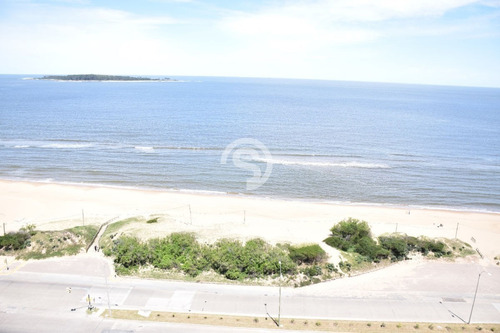 Apartamento En Mansa, 3 Dormitorios *- Ref: 4218