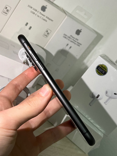 Iphone 11 (64 Gb) + Cargador Apple Original Negro (Usado)