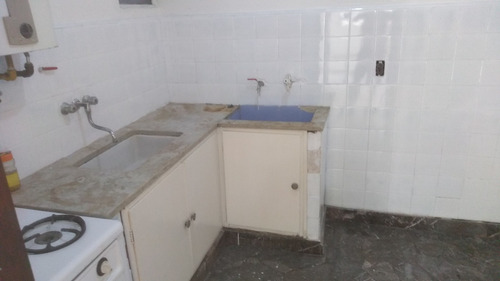 Imagen 5 de 14 de Departamento 3 Ambientes En Planta Baja **muy Bueno**