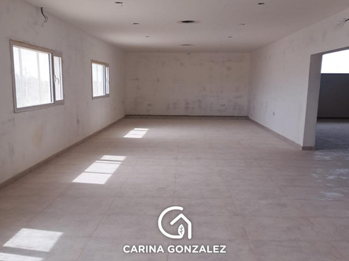 Edificio Comercial En Centenario Base Operativa