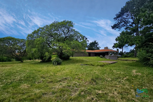 Venta De Casa 3 Dormitorios Y Servicio En El Golf Punta Del Este