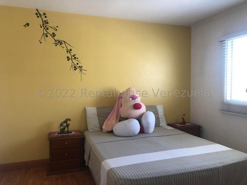 Ms: 25-8465. En Venta Amplio Y Seguro Apartamento En El Peñón. A=143m2, 3h, 3b, 1p.