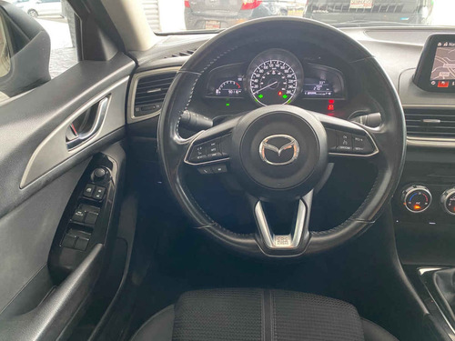 Imagen 13 de 15 de Mazda Mazda 3 2017 4p Sedán S L4/2.5 Man