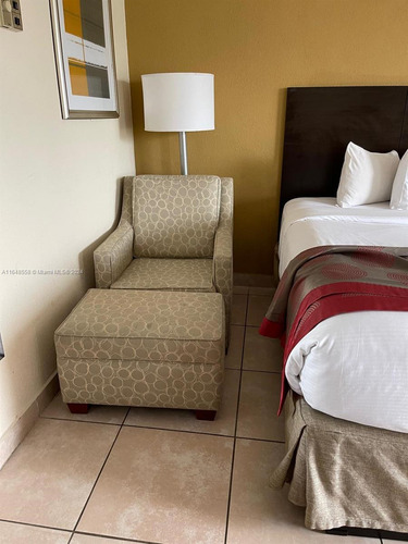 Departamento En Venta - 1 Dormitorio 1 Baño - Cochera - Miami, Florida