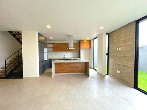 Imagen 3 de 16 de Venta De Casa Capital Norte Pontevedra Con Rof Garden
