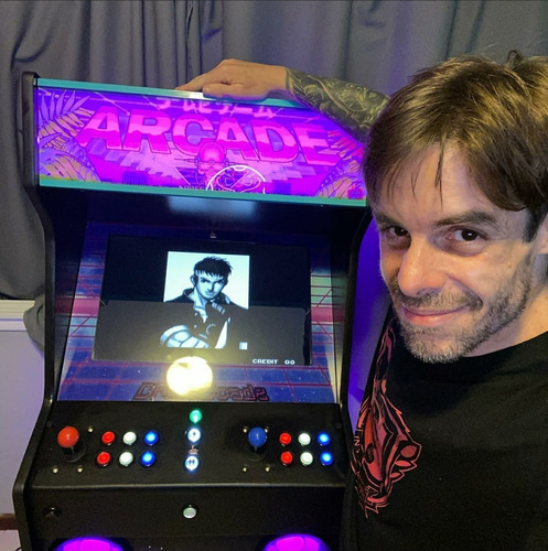 Imagen 2 de 2 de Fichin Mini Comando Arcade Portatil Hyperspin 16000 Juegos Botones Luminosos, Salida Hdmi Cable 5 Metros.