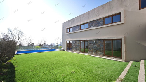 Tejada 7dormt+5b+estar+4estac+amplia Piscina+gym.