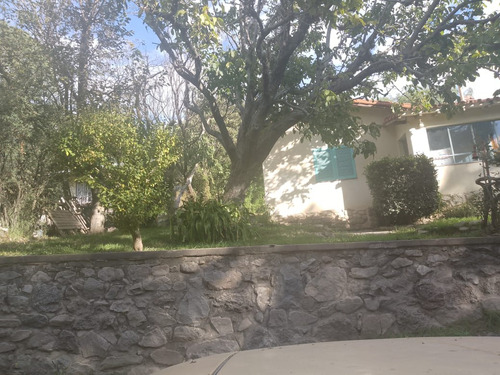 Propiedad En Zona Centro De Los Cocos Con Escritura