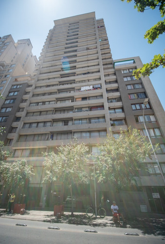 Imagen 15 de 30 de Departamento Con Excelente Conectividad En Santiago Centro