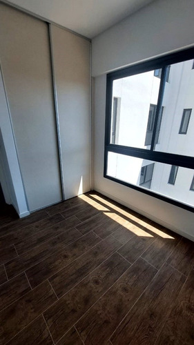 Venta Depart. 3 Amb. Balcon 7 Piso Estrenar Flores