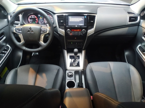 Imagem 9 de 12 de Mitsubishi L200 Triton Sport Hpe S 4wd 2.4