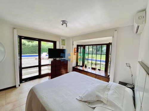 Cómoda Casa De 5 Dormitorios Y Piscina Climatizada En Punta Del Este - Ref : Eqp5579