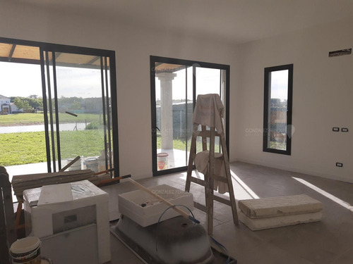 Casa En Venta Ubicado En Country Maschwitz, Zona Norte