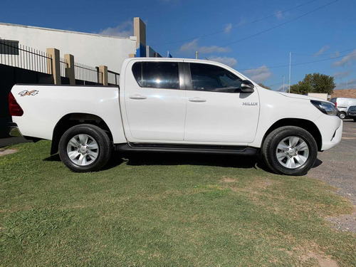 Toyota Hilux 2.8 Cd Sr 177cv 4x4 2017