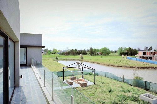 Imagen 11 de 13 de Lagos De San Eliseo - Residencia Moderna Con Vista Al Lago