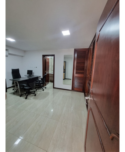 Se Vende Lujosa Qta Prados Del Este. 587m2. 5h/9b/5p 78-25-36