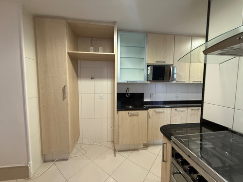 Amplo Apartamento Com Vista Para O Mar Em Copacabana 133 M², 3 Quartos E Conforto Total!
