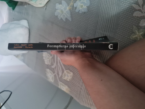 Imagem 3 de 3 de Livro Formaturas Infernais