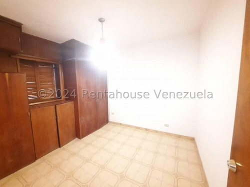 Casa De Dos Niveles Para Uso Comercial En Alquiler Los Palos Grandes I