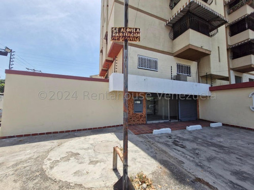 Local Comercial En Venta Av Ramon Narvaez Maracay    Rah 24-18141 Meglisf